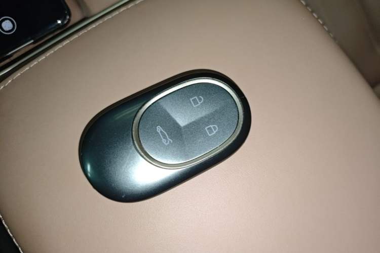 Used Nio ES8 2023 75 kWh Vehicle Key