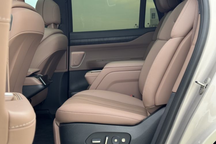 Used Nio ES8 2023 75 kWh Executive Edition Interior 2