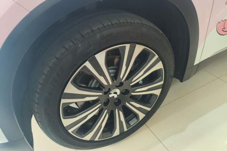 Used Nio ES8 2023 75 kWh Executive Edition Left Front Wheel Hub