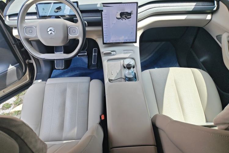 Used Nio ES8 2023 75 kWh Center Console