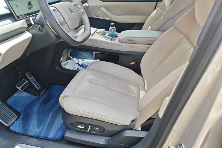 Used Nio ES8 2023 75 kWh Left Front Seat