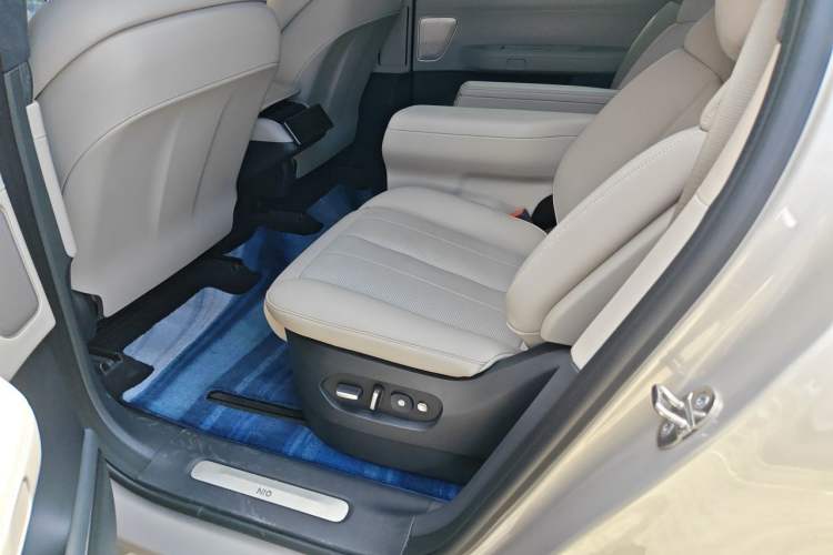 Used Nio ES8 2023 75 kWh Left Rear Seat
