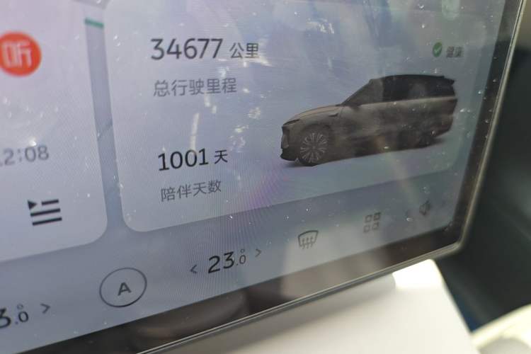 Used Nio ES8 2023 75 kWh Odometer Close Up