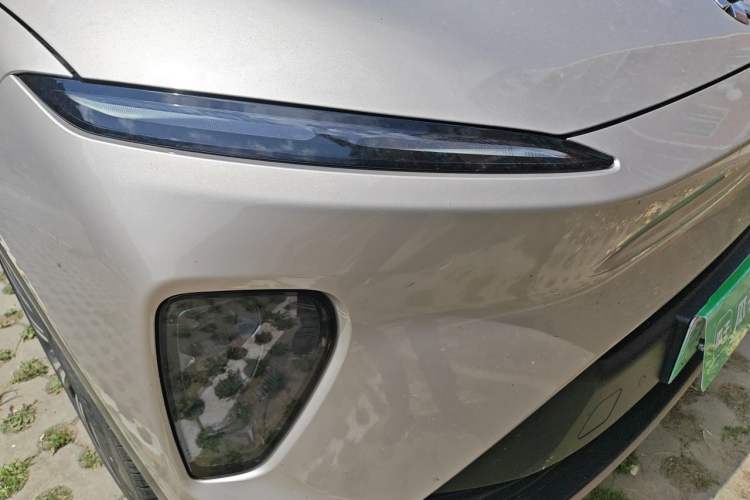 Used Nio ES8 2023 75 kWh Right Front Headlight