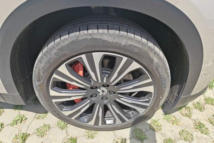 Used Nio ES8 2023 75 kWh Right Front Wheel Hub