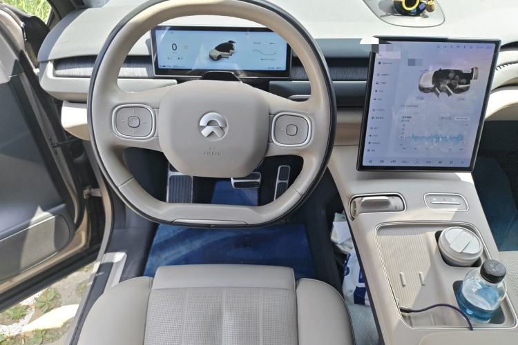 Used Nio ES8 2023 75 kWh Steering Wheel