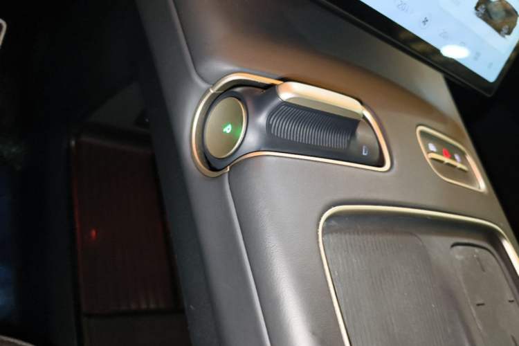 Used Nio ES8 2023 100kWh Signature Edition Gear Lever