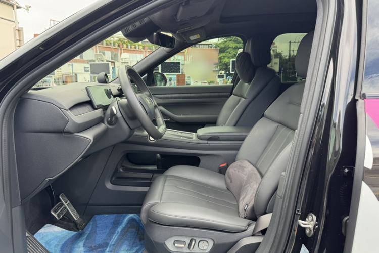 Used Nio ES8 2023 100kWh Signature Edition Interior 1