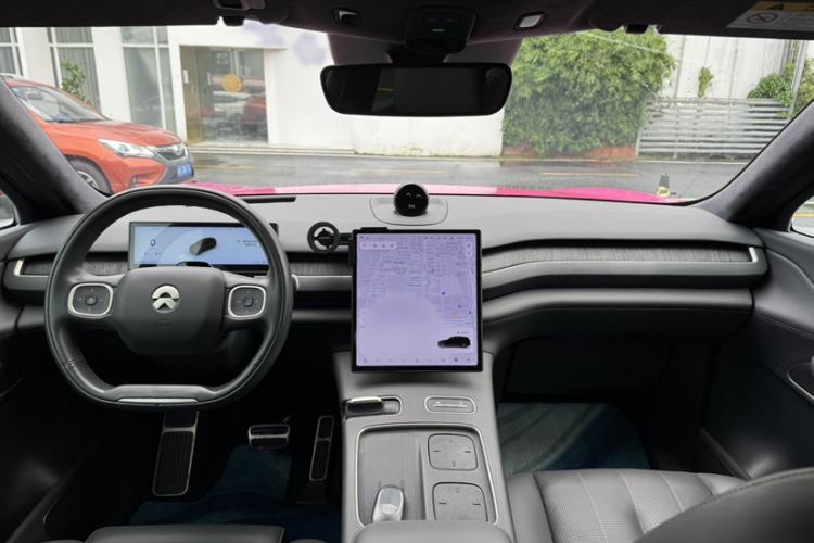Used Nio ES8 2023 100kWh Signature Edition Interior 3