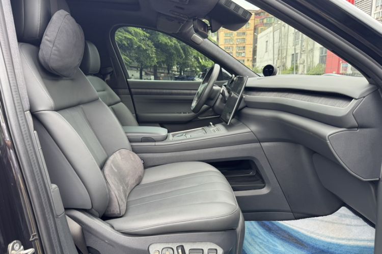 Used Nio ES8 2023 100kWh Signature Edition Interior 4