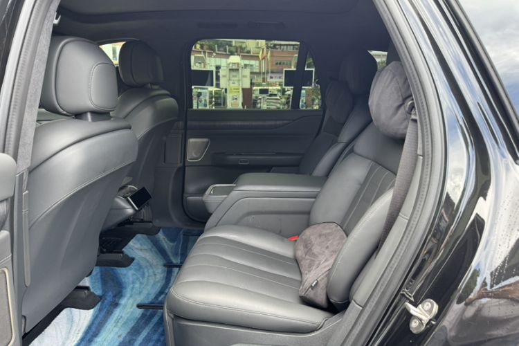 Used Nio ES8 2023 100kWh Signature Edition Interior 5