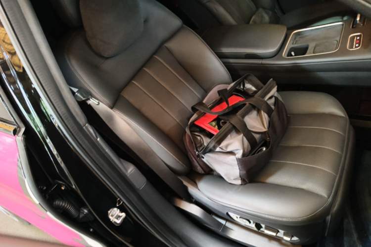 Used Nio ES8 2023 100kWh Signature Edition Right Front Seat