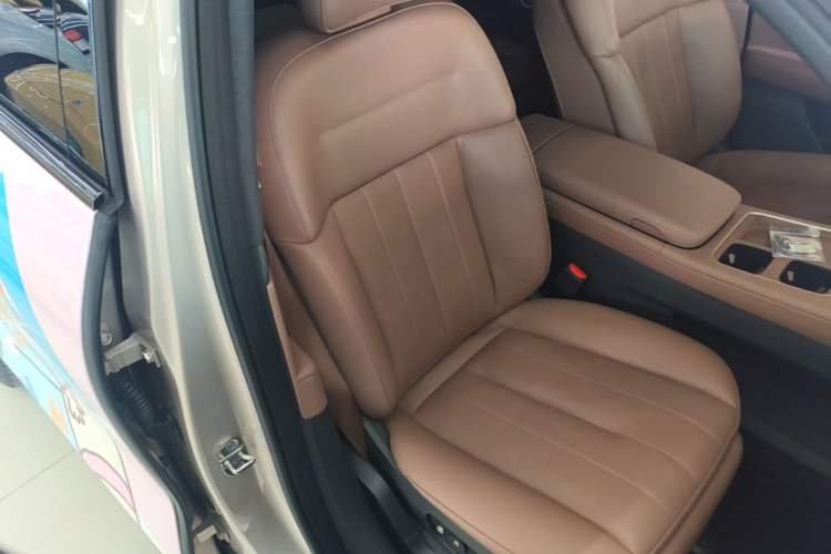 Used Nio ES8 2023 75 kWh Executive Edition Right Front Seat