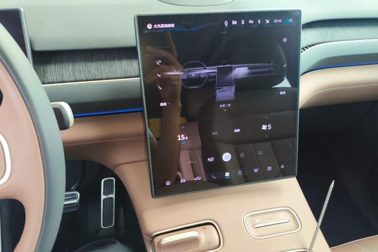 Used Nio ES8 2023 75 kWh Executive Edition Audio And AC Panel