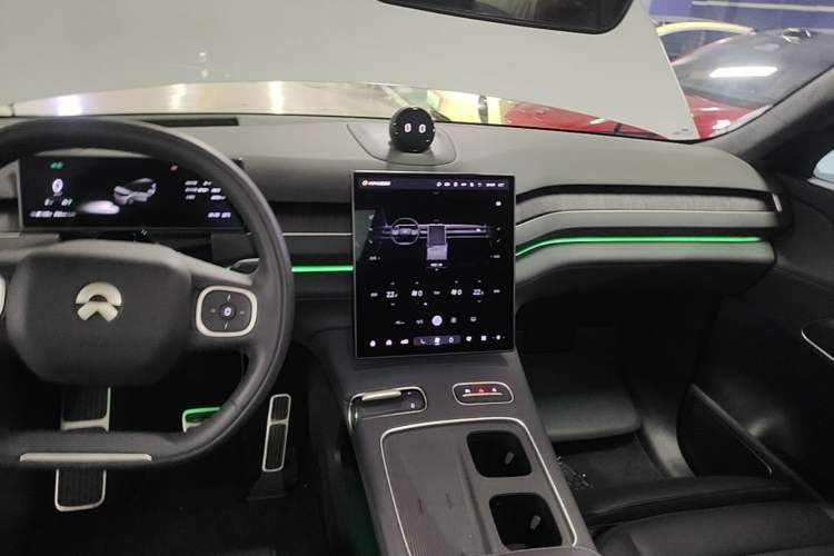 Used Nio ES8 2023 75 kWh Audio And AC Panel