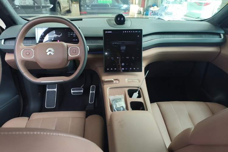 Used Nio ES8 2023 75 kWh Executive Edition Center Console