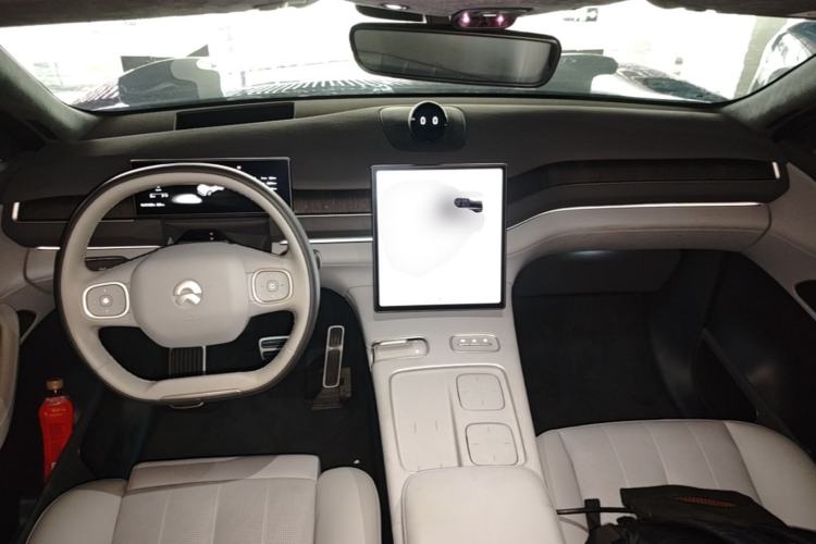 Used Nio ES8 2023 75 kWh Center Console