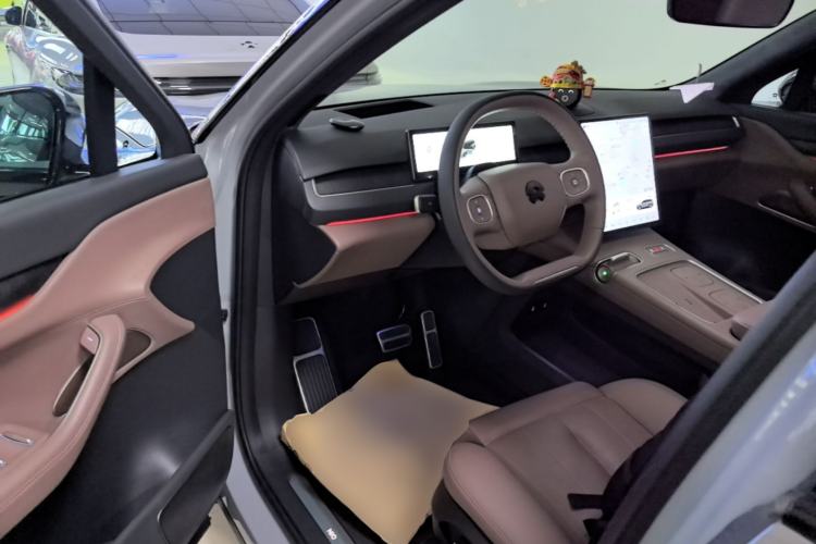 Used Nio ES8 2023 75 kWh Driver Seat