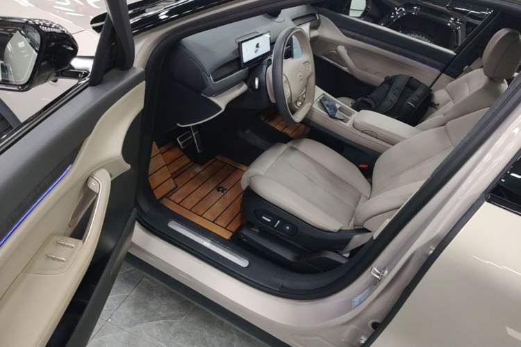 Used Nio ES8 2023 100kWh Signature Edition Driver Seat