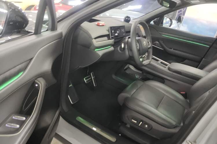 Used Nio ES8 2023 75 kWh Driver Seat