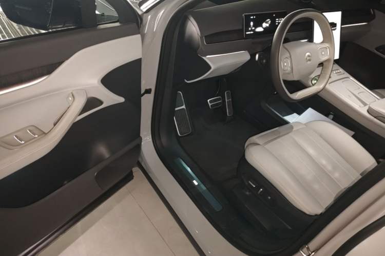 Used Nio ES8 2023 75 kWh Driver Seat