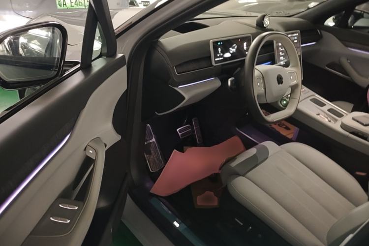 Used Nio ES8 2023 75 kWh Driver Seat