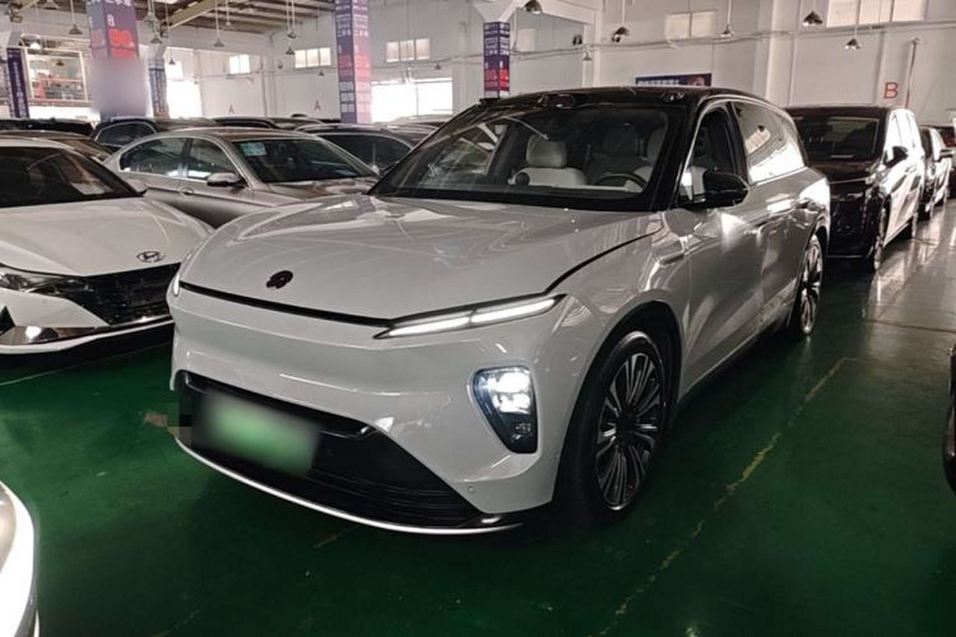 Used Nio ES8 2023 75 kWh Front Left 45 Deg
