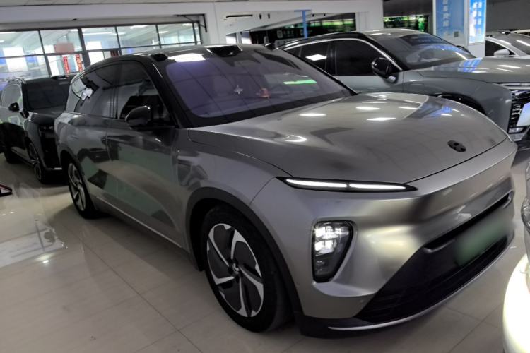Used Nio ES8 2023 75 kWh Front Right 45 Deg