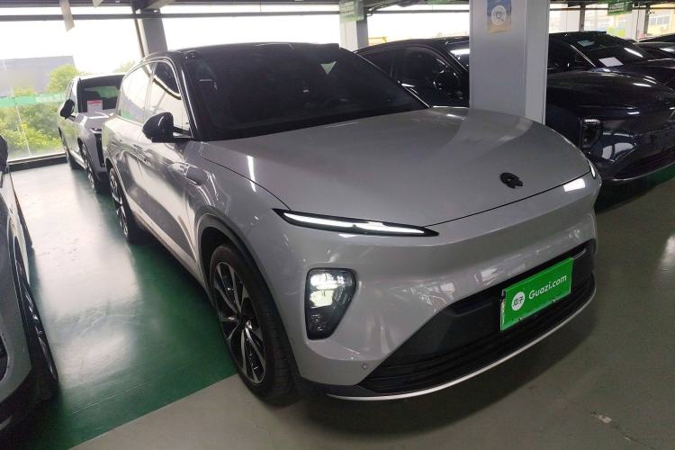 Used Nio ES8 2023 75 kWh Front Right 45 Deg
