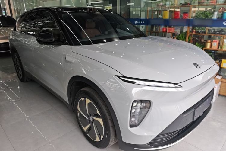 Used Nio ES8 2023 75 kWh Executive Edition Front Right 45 Deg