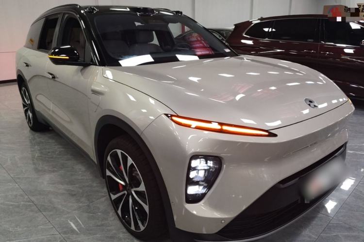 Used Nio ES8 2023 100kWh Signature Edition Front Right 45 Deg