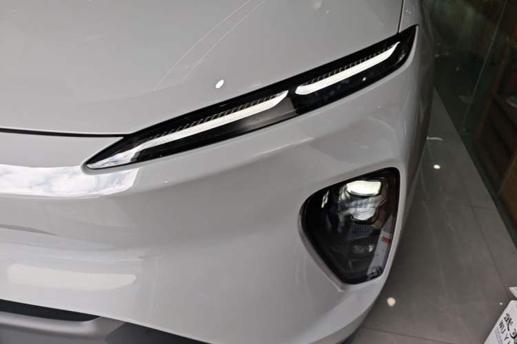 Used Nio ES8 2023 75 kWh Executive Edition Left Front Headlight