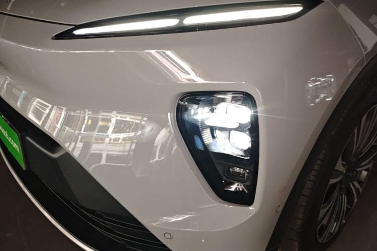 Used Nio ES8 2023 75 kWh Left Front Headlight