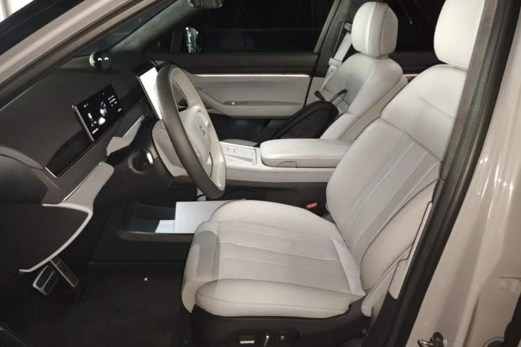 Used Nio ES8 2023 75 kWh Left Front Seat