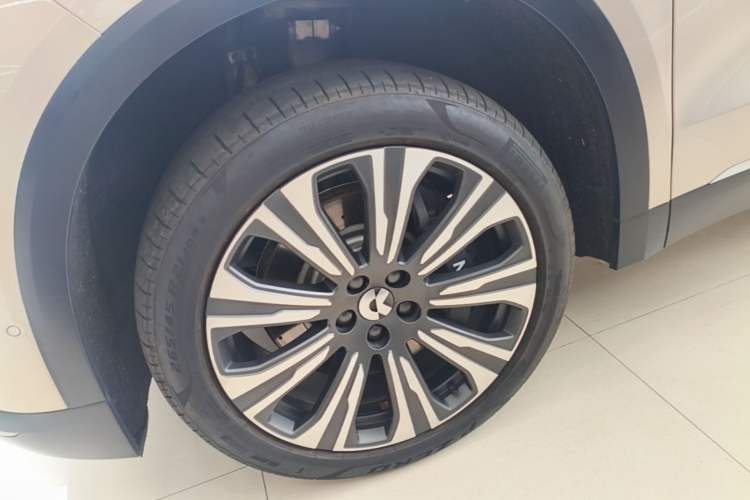 Used Nio ES8 2023 75 kWh Executive Edition Left Front Wheel Hub