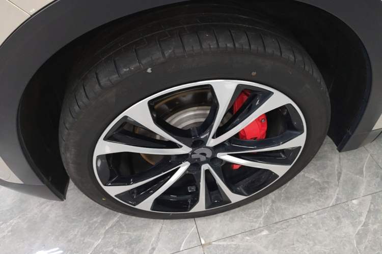Used Nio ES8 2023 100kWh Signature Edition Left Front Wheel Hub