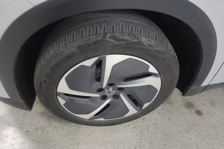 Used Nio ES8 2023 75 kWh Left Front Wheel Hub