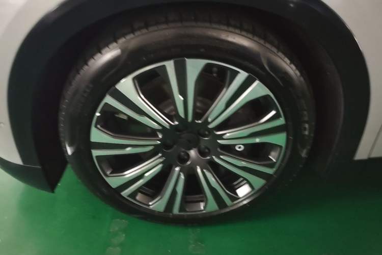 Used Nio ES8 2023 75 kWh Left Front Wheel Hub