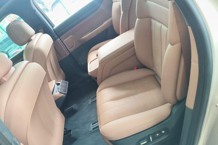 Used Nio ES8 2023 75 kWh Executive Edition Left Rear Seat