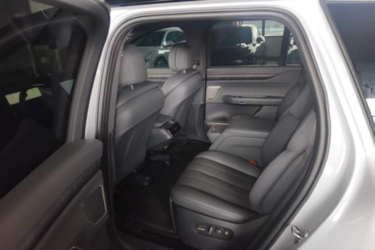 Used Nio ES8 2023 75 kWh Executive Edition Left Rear Seat