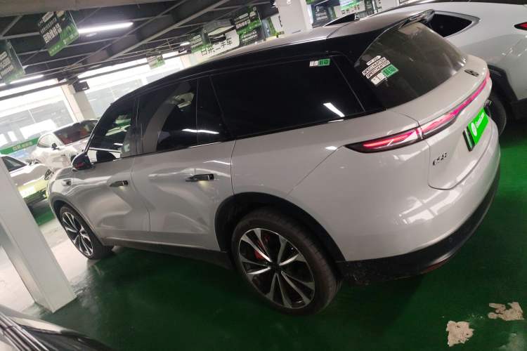 Used Nio ES8 2023 75 kWh Left Side