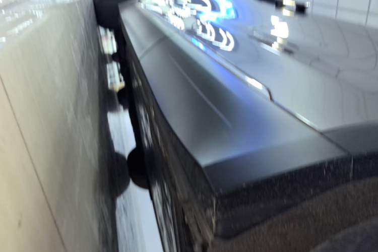 Used Nio ES8 2023 75 kWh Left Side Sill