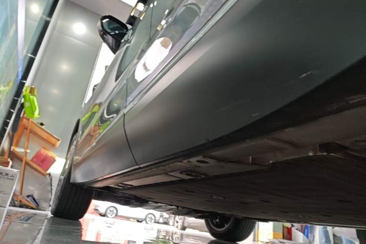 Used Nio ES8 2023 75 kWh Executive Edition Left Side Sill