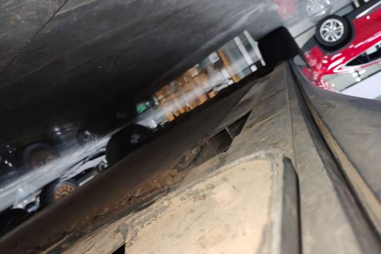 Used Nio ES8 2023 100kWh Signature Edition Left Side Sill