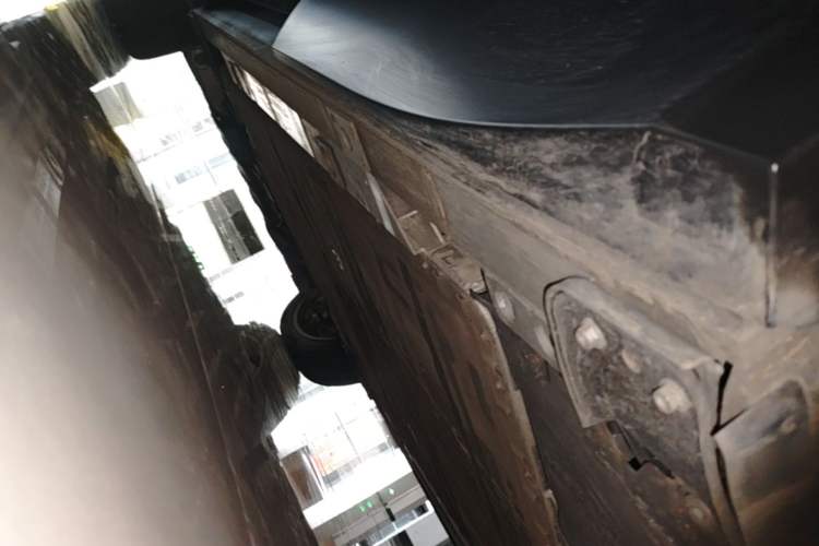 Used Nio ES8 2023 75 kWh Left Side Sill