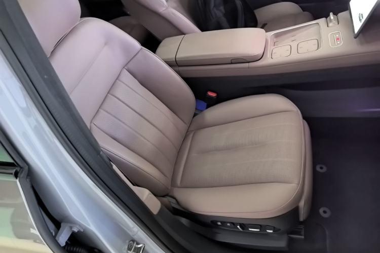 Used Nio ES8 2023 75 kWh Right Front Seat