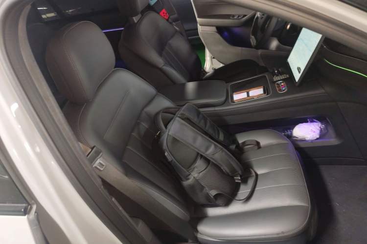 Used Nio ES8 2023 75 kWh Right Front Seat