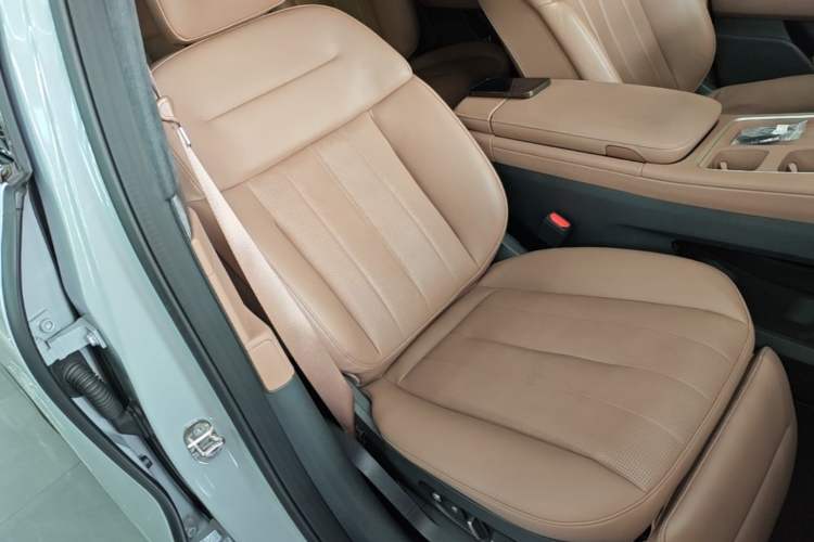 Used Nio ES8 2023 75 kWh Executive Edition Right Front Seat
