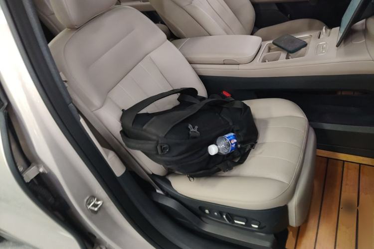 Used Nio ES8 2023 100kWh Signature Edition Right Front Seat