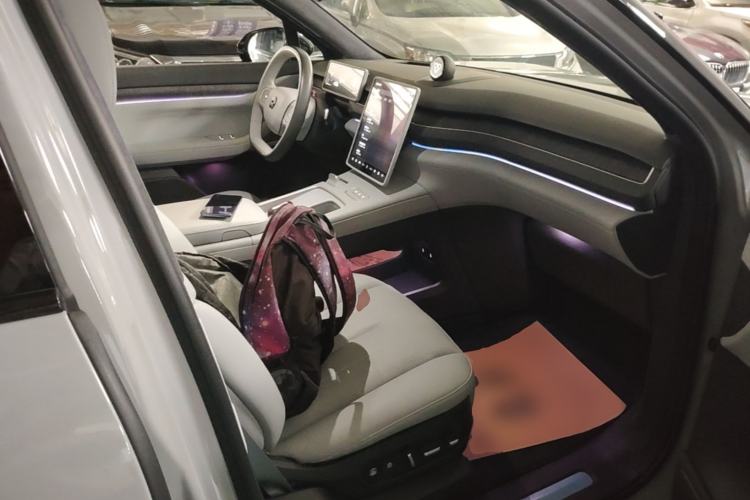 Used Nio ES8 2023 75 kWh Right Front Seat
